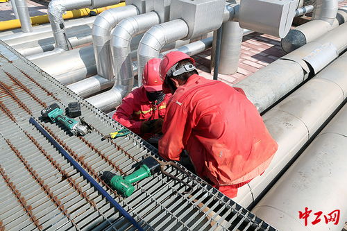 红色身影 用汗水守护生产安全